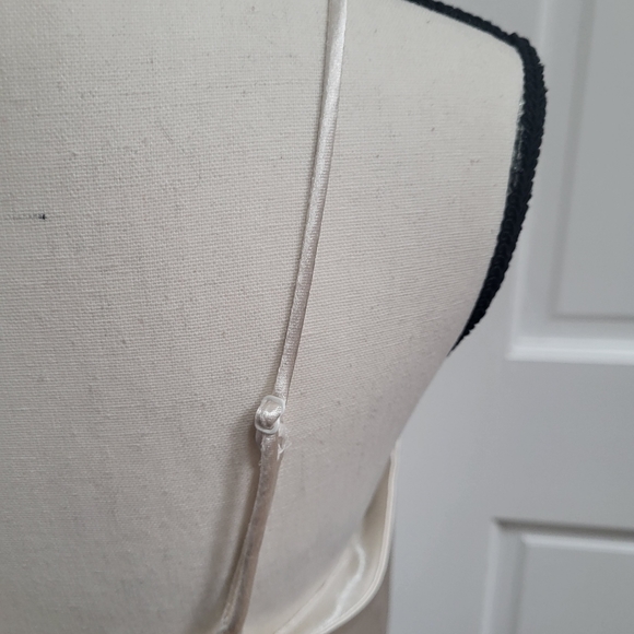 Sexy, Soft & Shimmery Satin Ivory Cami by Nine West Small - Picture 6 of 11
